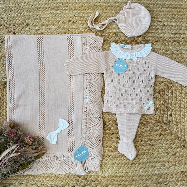 uscita clinica neonata rosa con copertina lavorata e tutina due pezzi coordinata