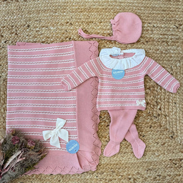 Uscita clinica neonata rosa con copertina e tutina coordinata