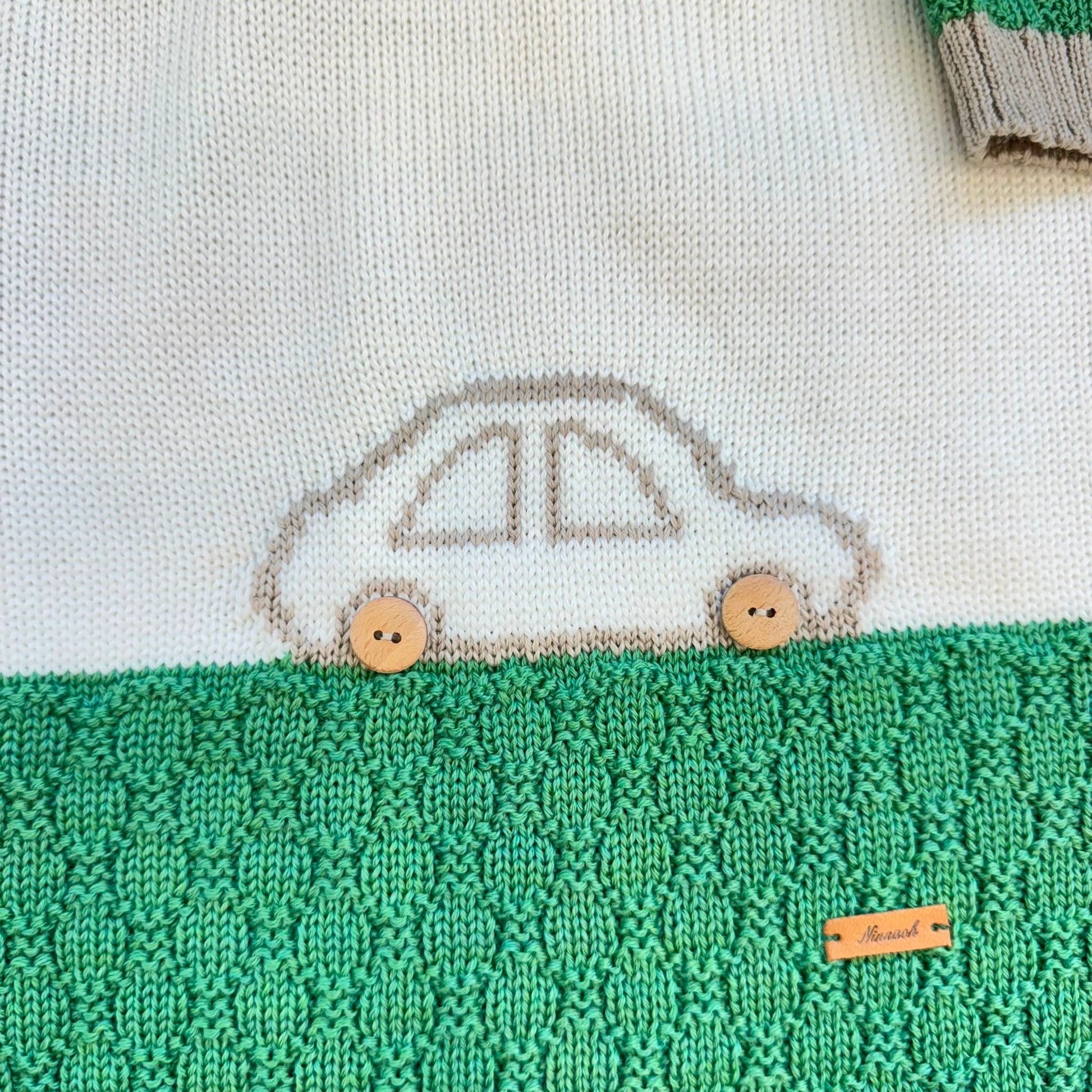 Completo nascita neonato in pura lana verde e panna con motivo automobile e pantalone beige