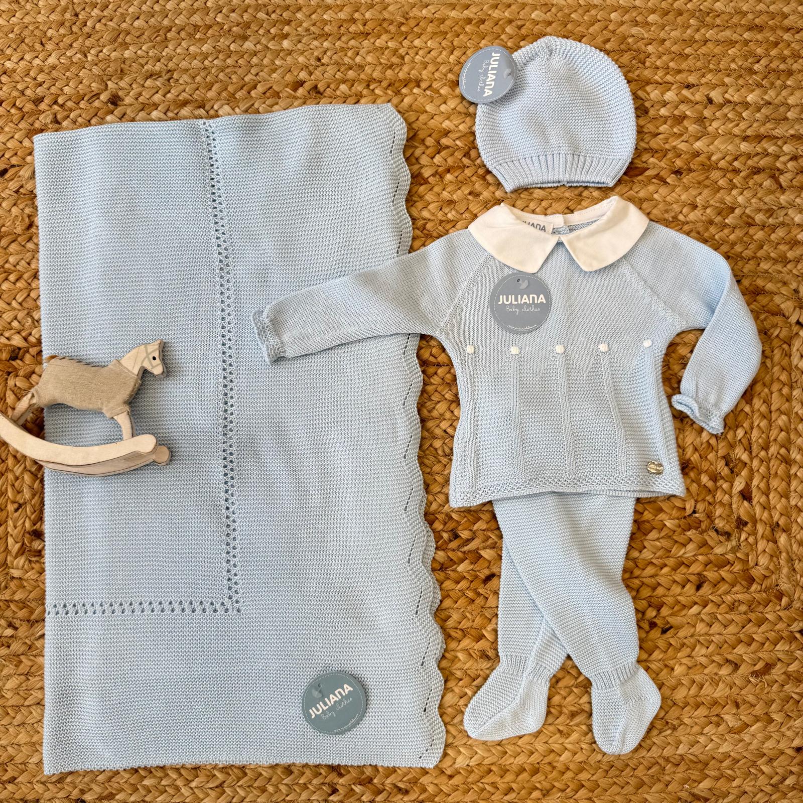 uscita clinica neonato azzurro con colletto panna e copertina coordinata