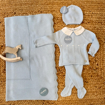 uscita clinica neonato azzurro con colletto panna e copertina coordinata