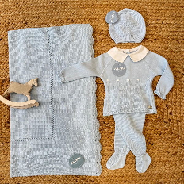 uscita clinica neonato azzurro con colletto panna e copertina coordinata