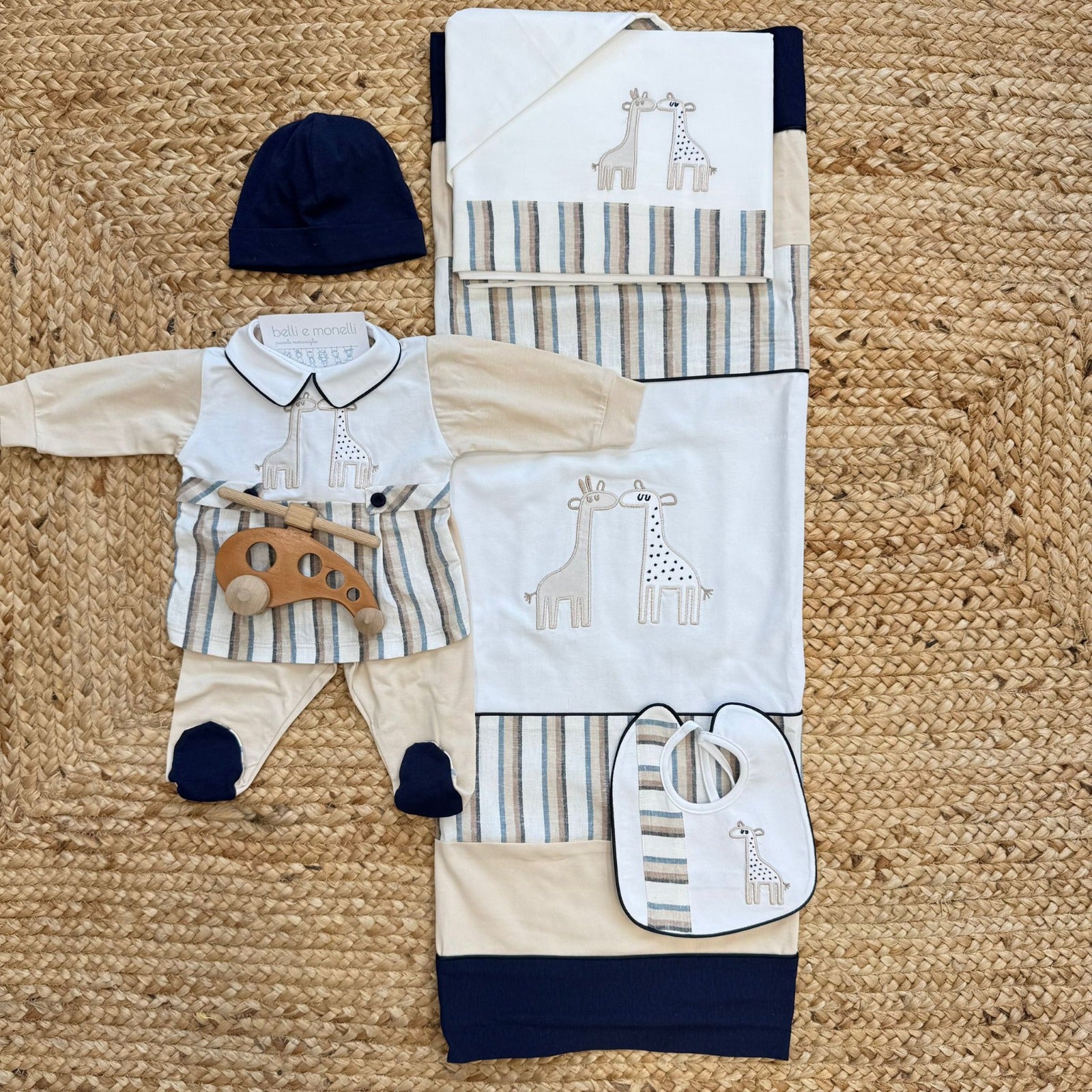 Uscita clinica neonato 100% cotone con giraffe ricamate panna beige e blu