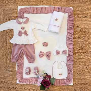 uscita clinica neonata in ciniglia con cuore ricamato e fiocco rosa cipria