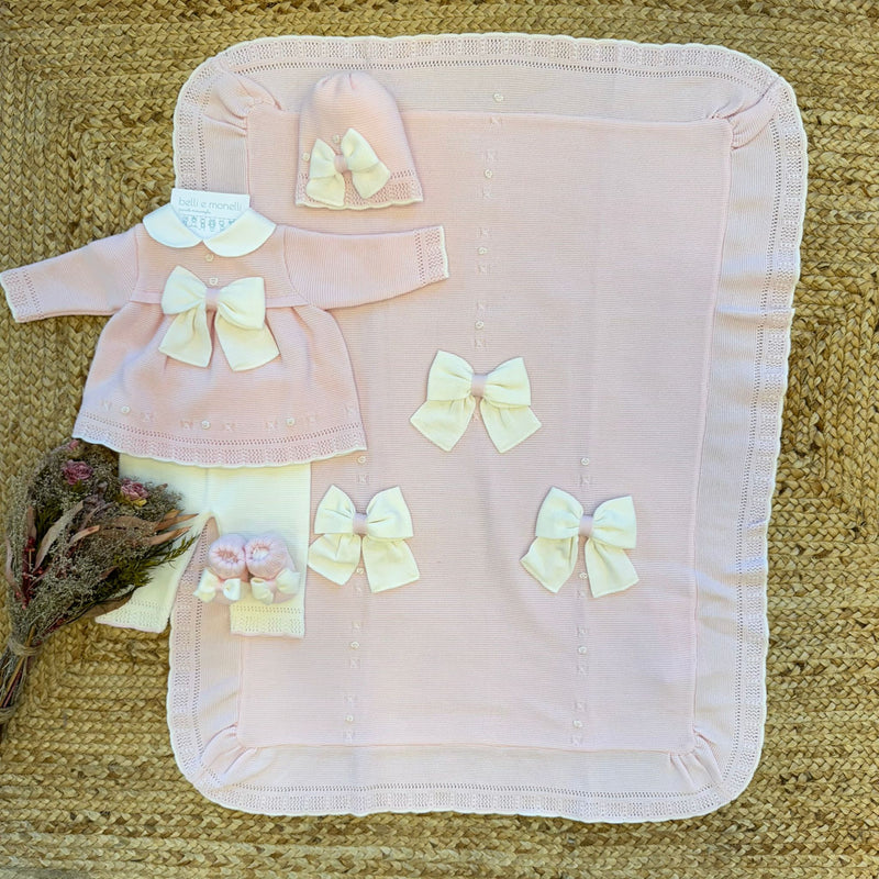 uscita clinica neonata lana rosa con fiocchi panna e copertina coordinata