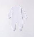  Dettaglio della tutina in cotone, perfetta come idea regalo baby shower