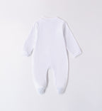  Dettaglio della tutina in cotone, perfetta come idea regalo baby shower
