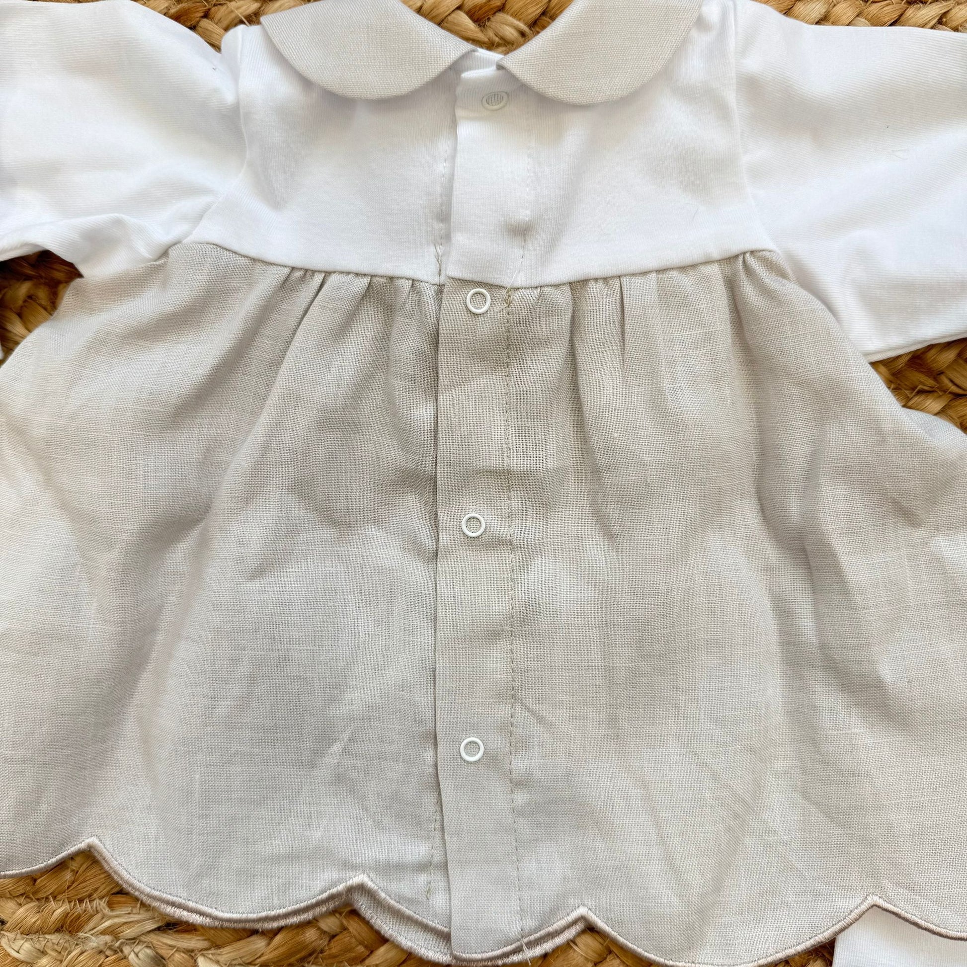 vestitino nascita bambina lino con bordo smerlato