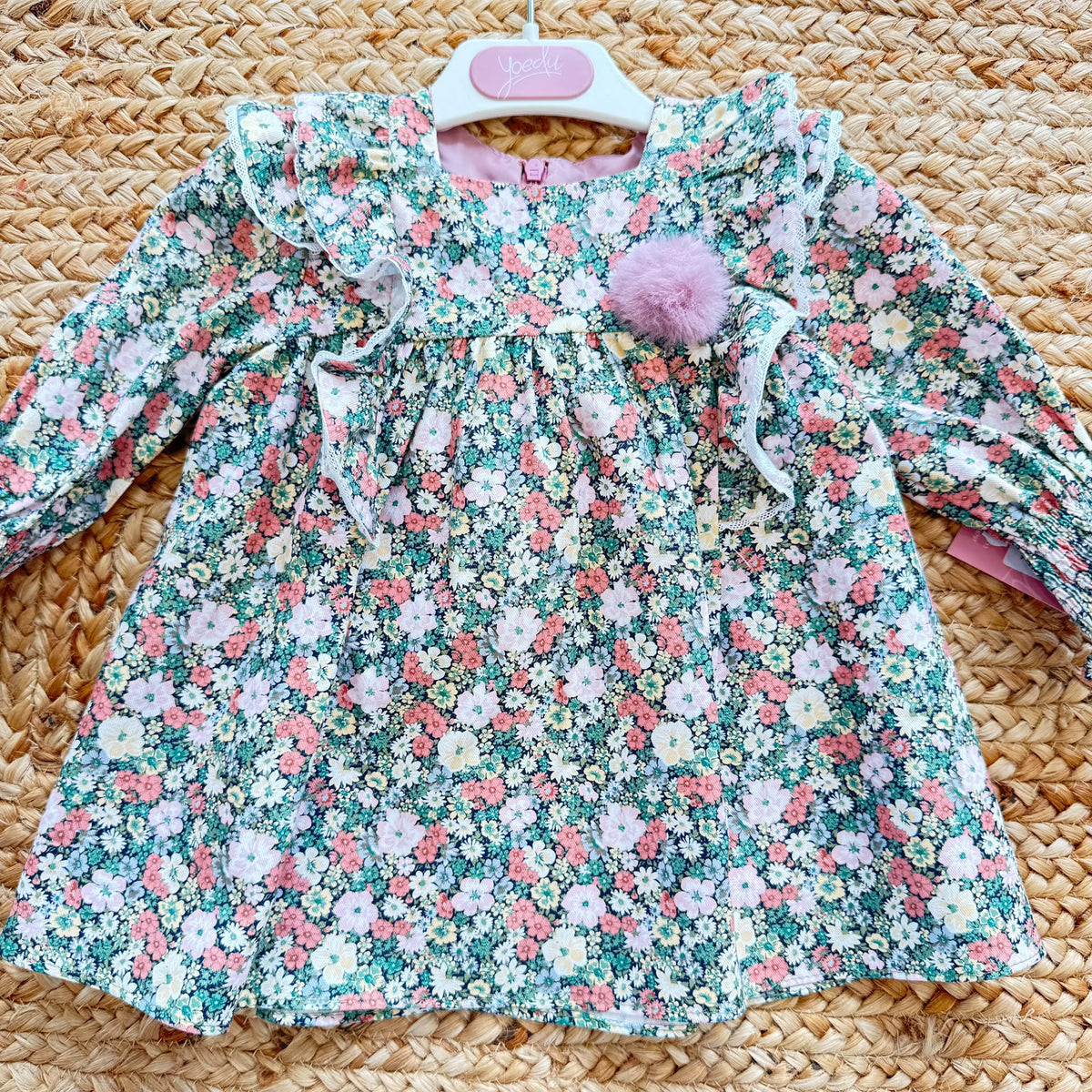 Abito bimba floreale con volant, pompon rosa e fiocco posteriore