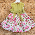 Vestito bambina elegante con corpetto verde pistacchio e gonna floreale rosa con fiocco in vita.