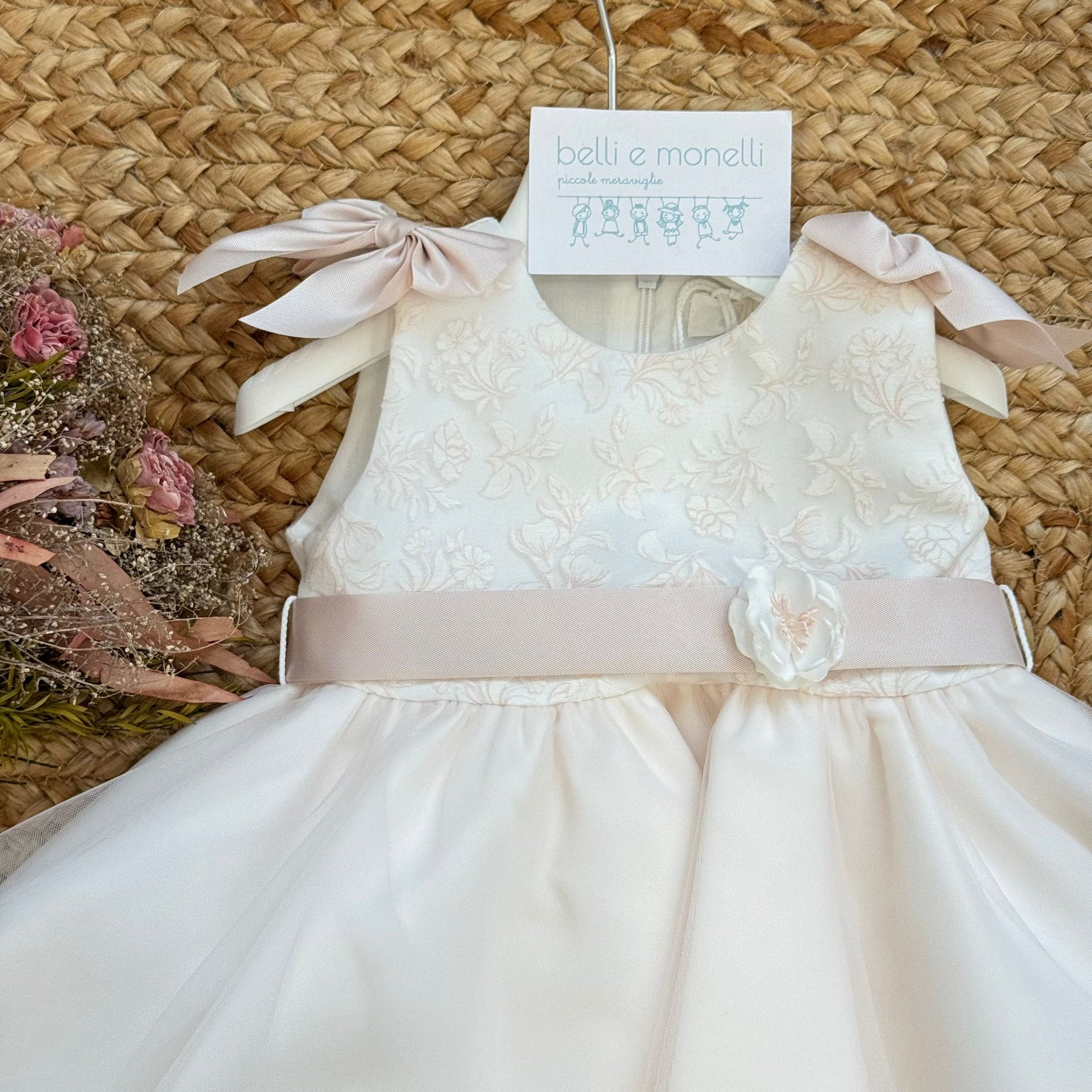 vestito battesimo bambina dettaglio corpetto ricamato floreale