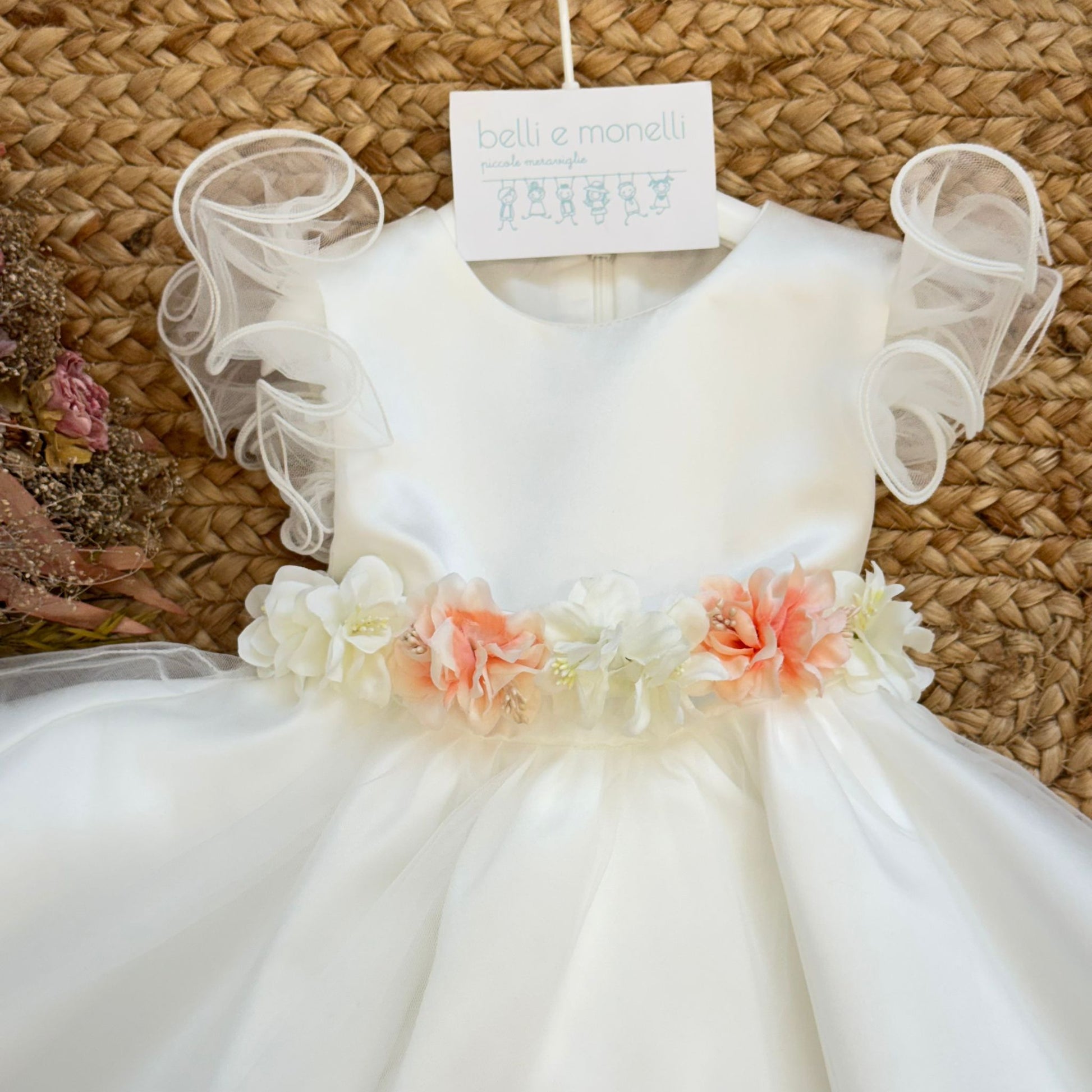 vestito battesimo bambina dettaglio fiori in vita e maniche in tulle