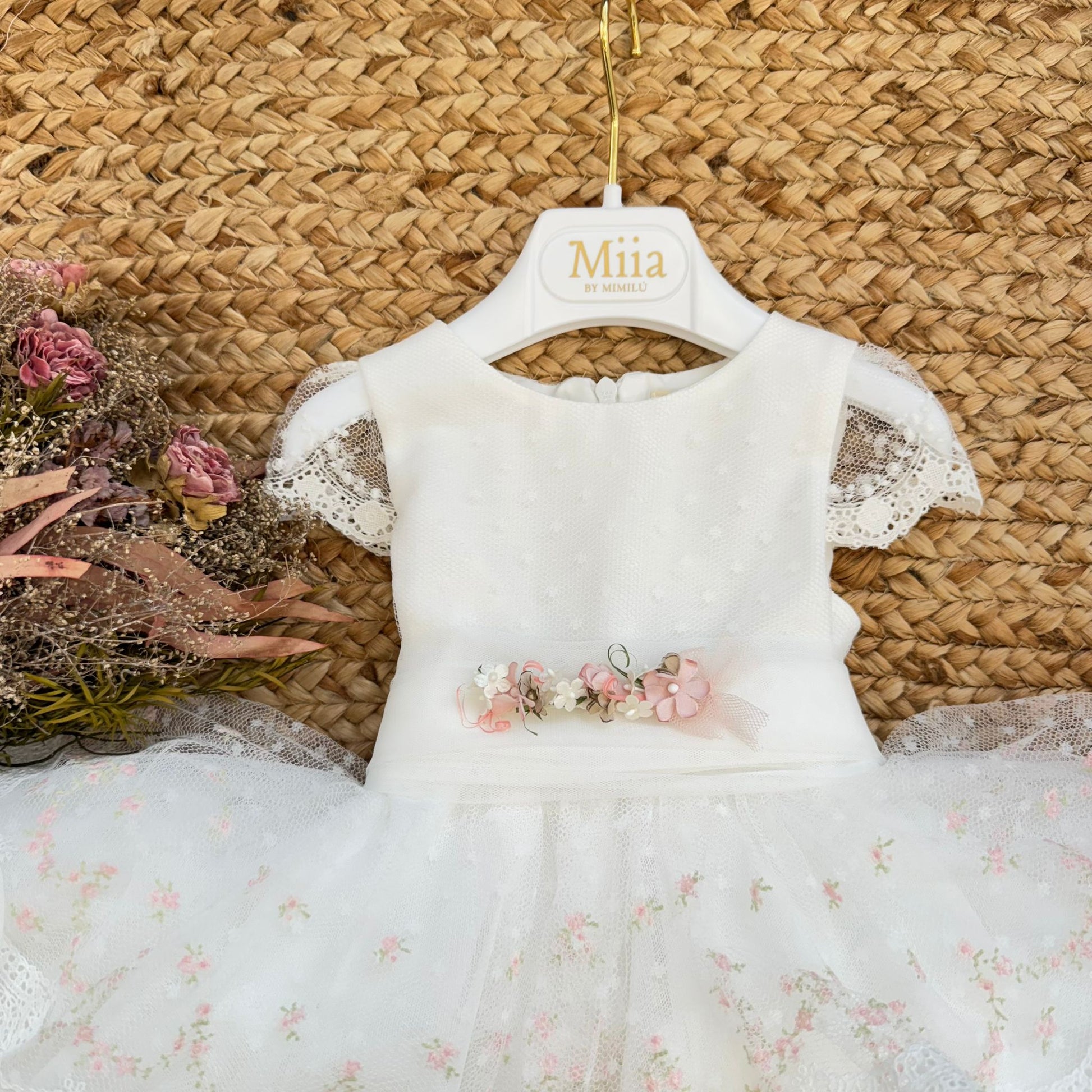 vestito battesimo neonata elegante con dettagli rosa