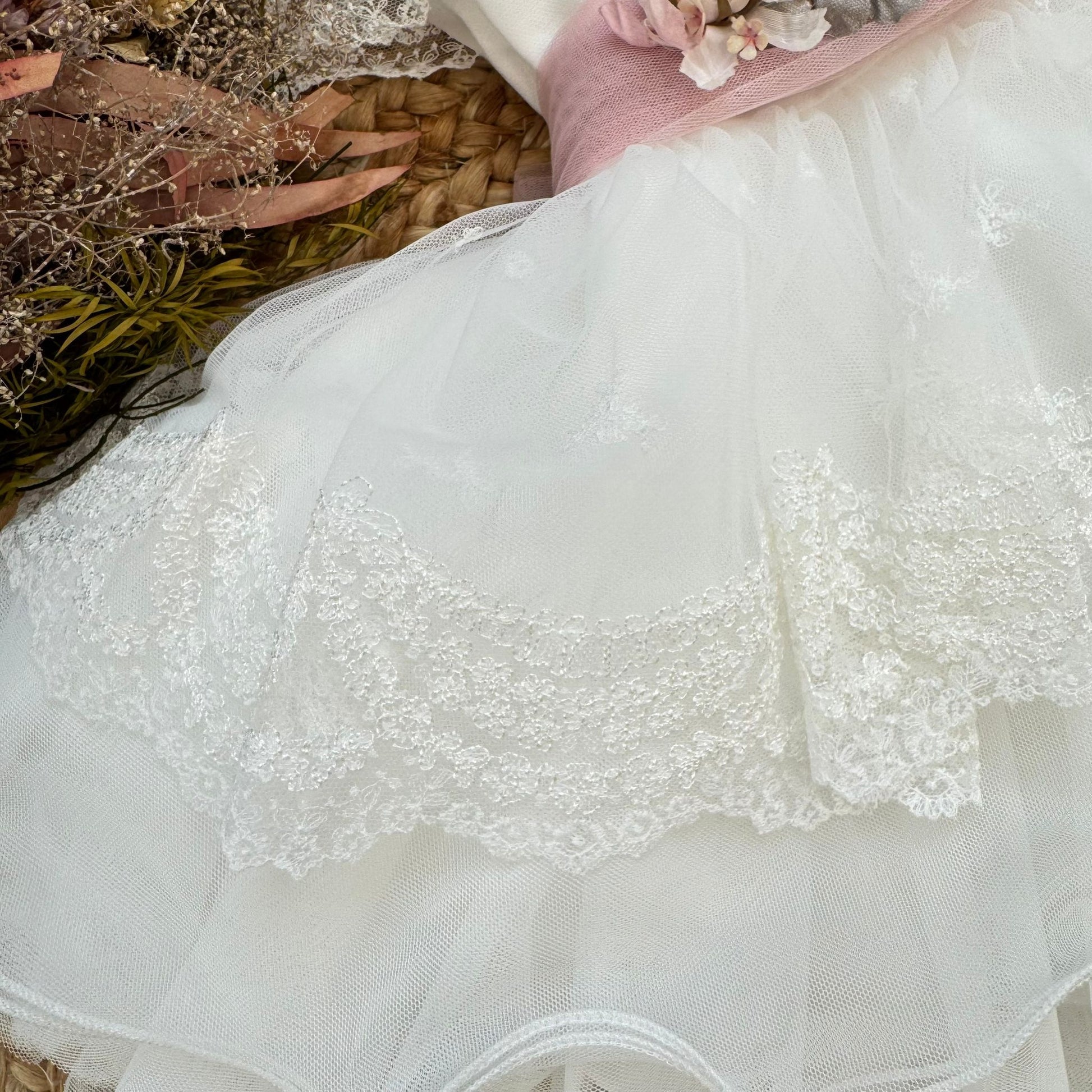 vestito battesimo neonata elegante con fiori decorativi