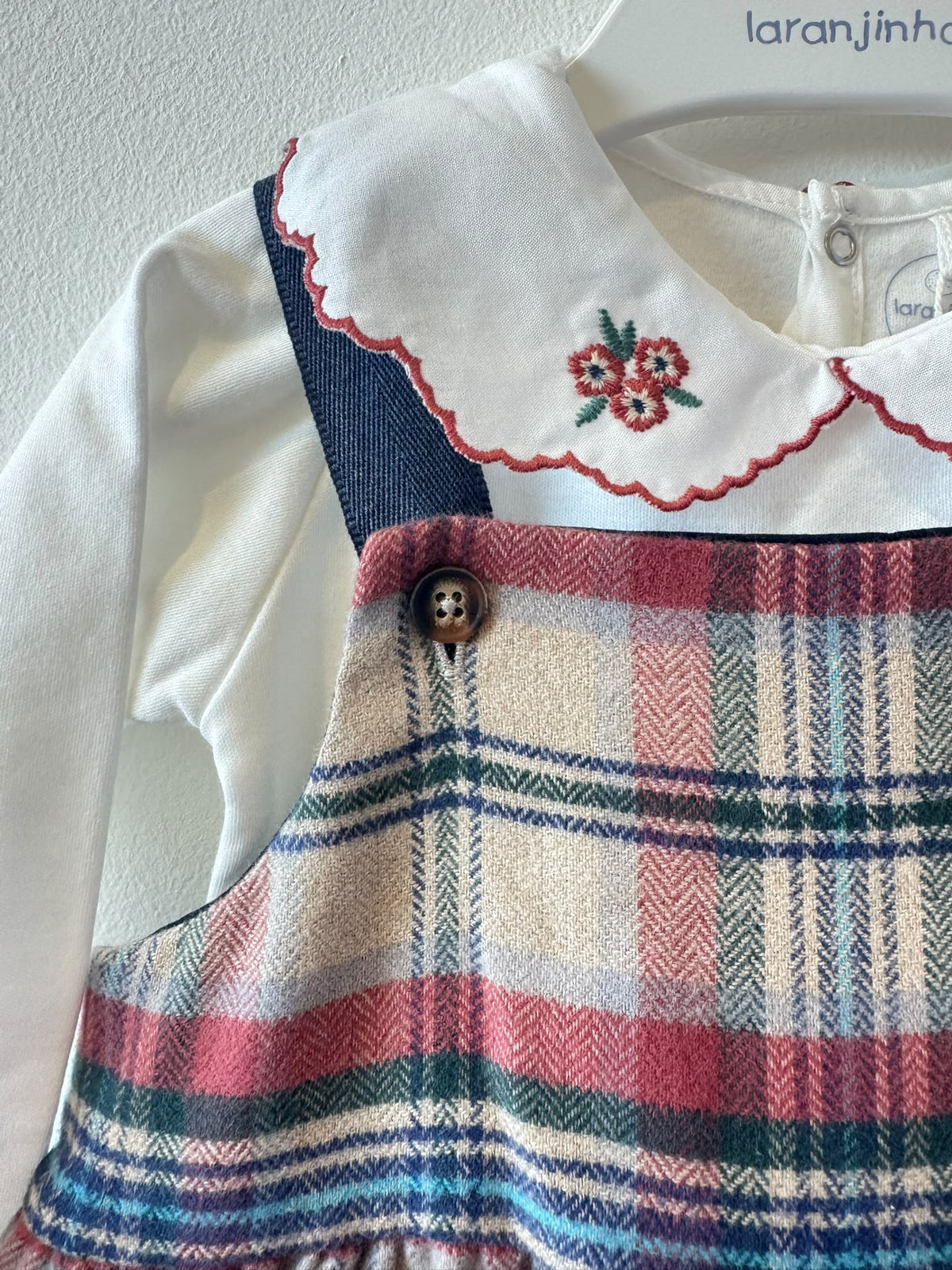Abito bimba in cotone tartan con colletto bianco ricamato