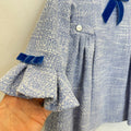 Abito elegante bimba in tweed azzurro con fiocchi in velluto blu