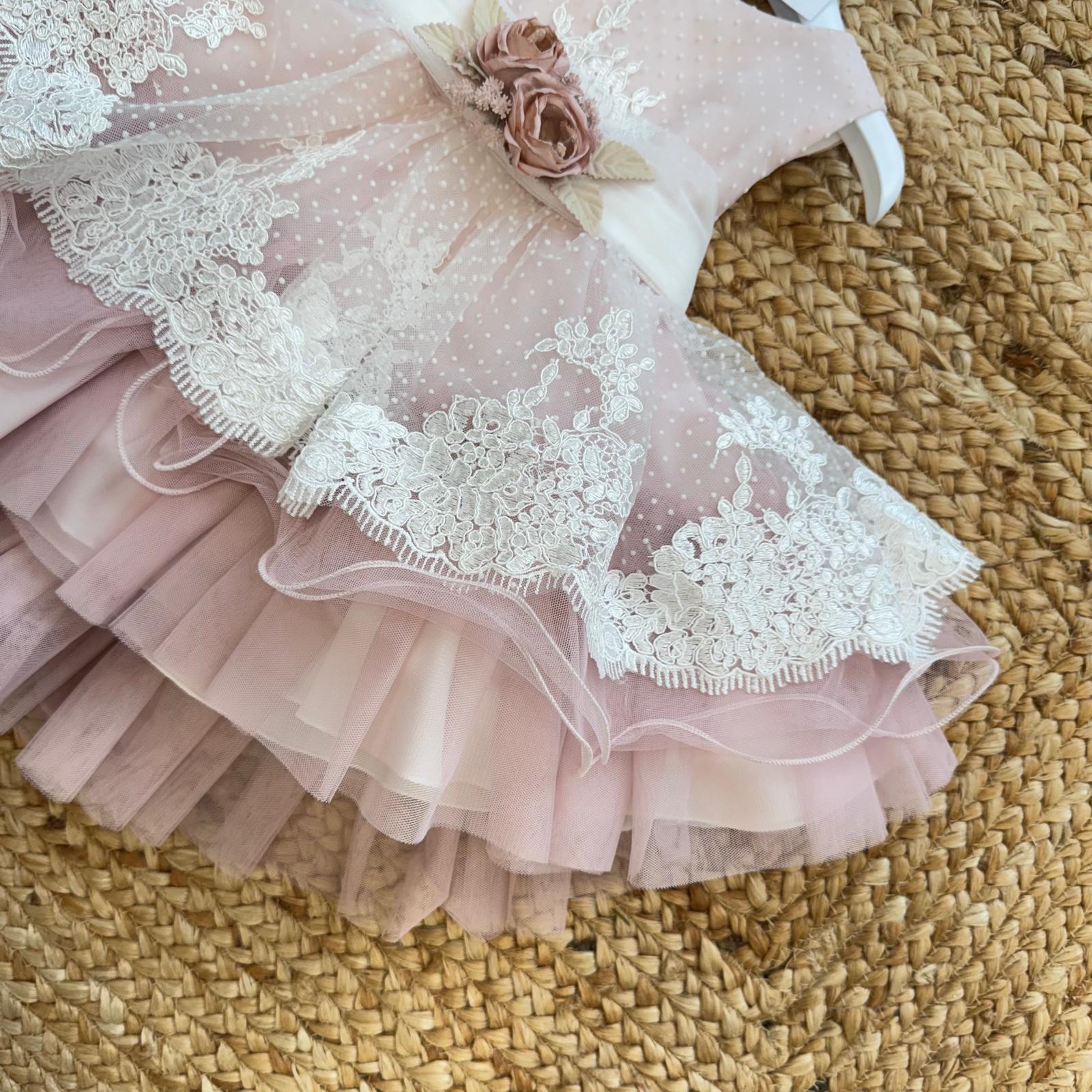 dettaglio rose cipria applicazione in vita