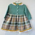 Vestito elegante bimba verde salvia con fantasia scozzese, ideale per cerimonie e occasioni speciali.