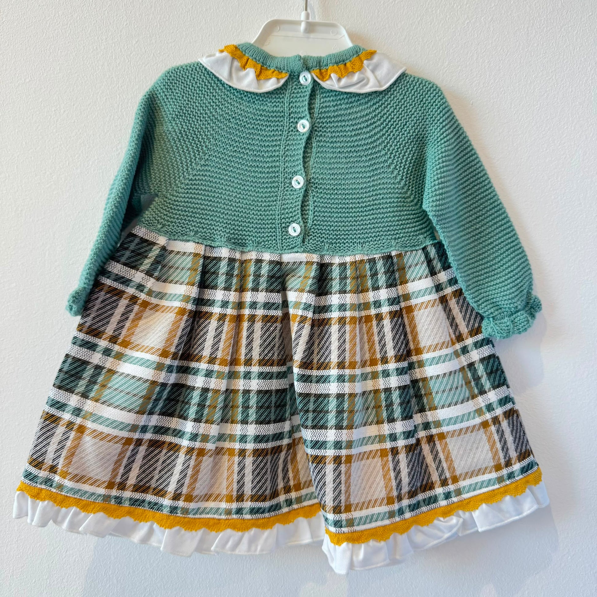 Vestito elegante bimba verde salvia con fantasia scozzese, ideale per cerimonie e occasioni speciali.