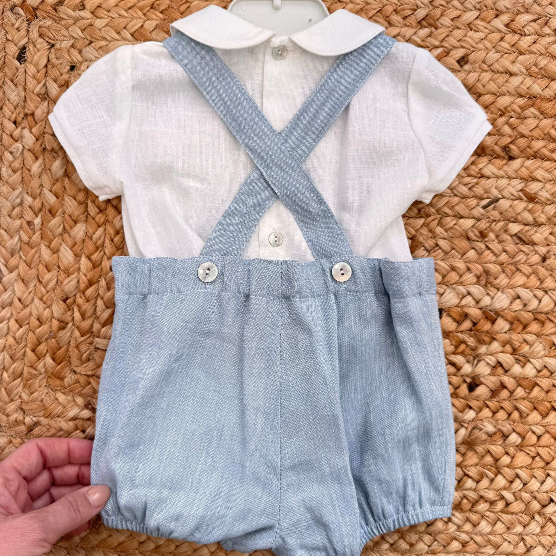 Completo elegante bimbo in cotone bianco e azzurro polvere per battesimo e cerimonia