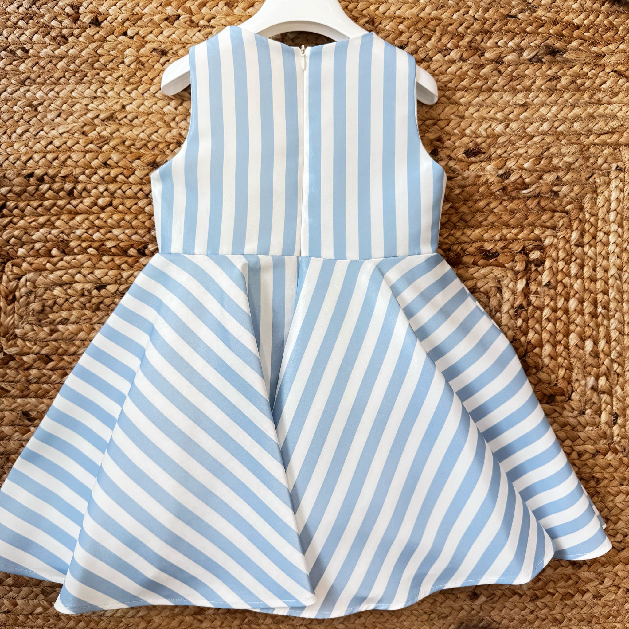vestito-righe-azzurre-fiocco-dettaglio