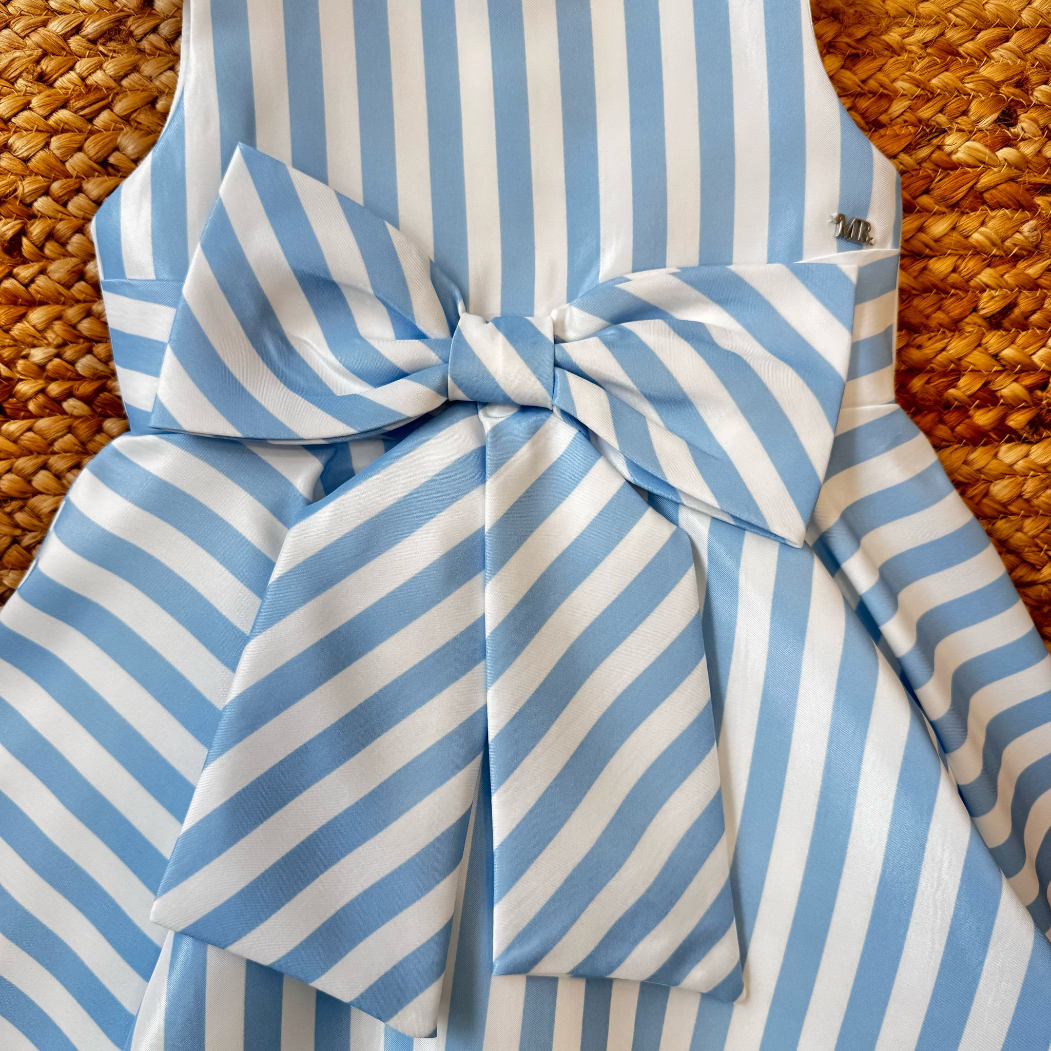 Vestito bambina a righe azzurre con fiocco frontale

